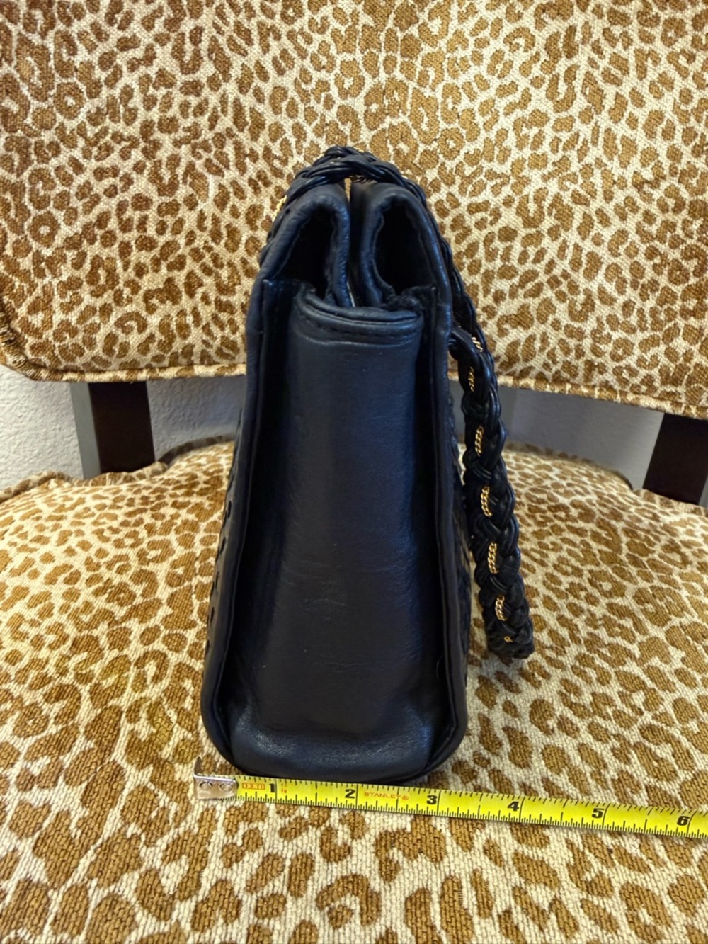 💯Auth FENDI Black Woven Leather Shoulder Bag w Braided handle & Gold hardware - Picture 6 of 10